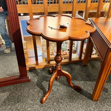Clover Leaf Wine Table Yew