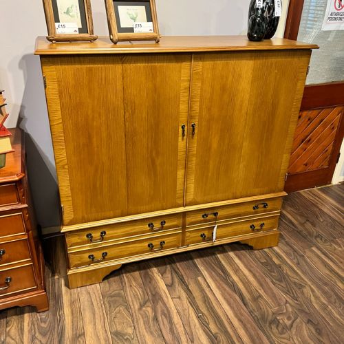 Oak Enclosed TV Cabinet