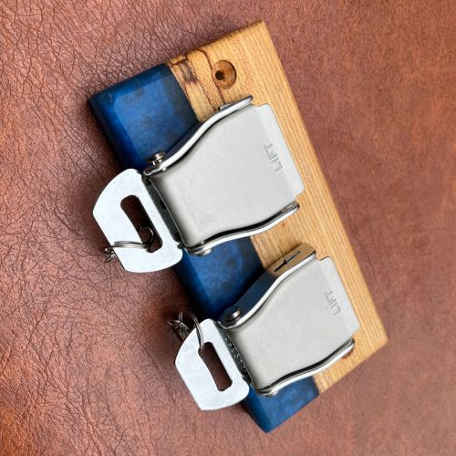 Aeroplane Belt Buckle Key Holder (Elm Twin & Resin)